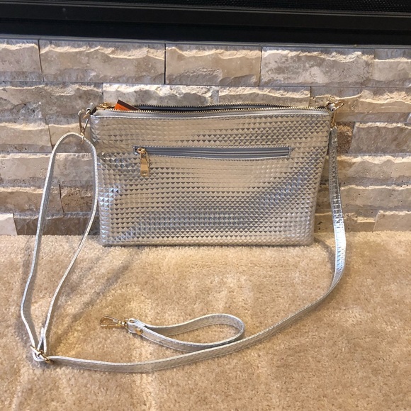 Sliver crossbody purse with clutch strap - Picture 2 of 5